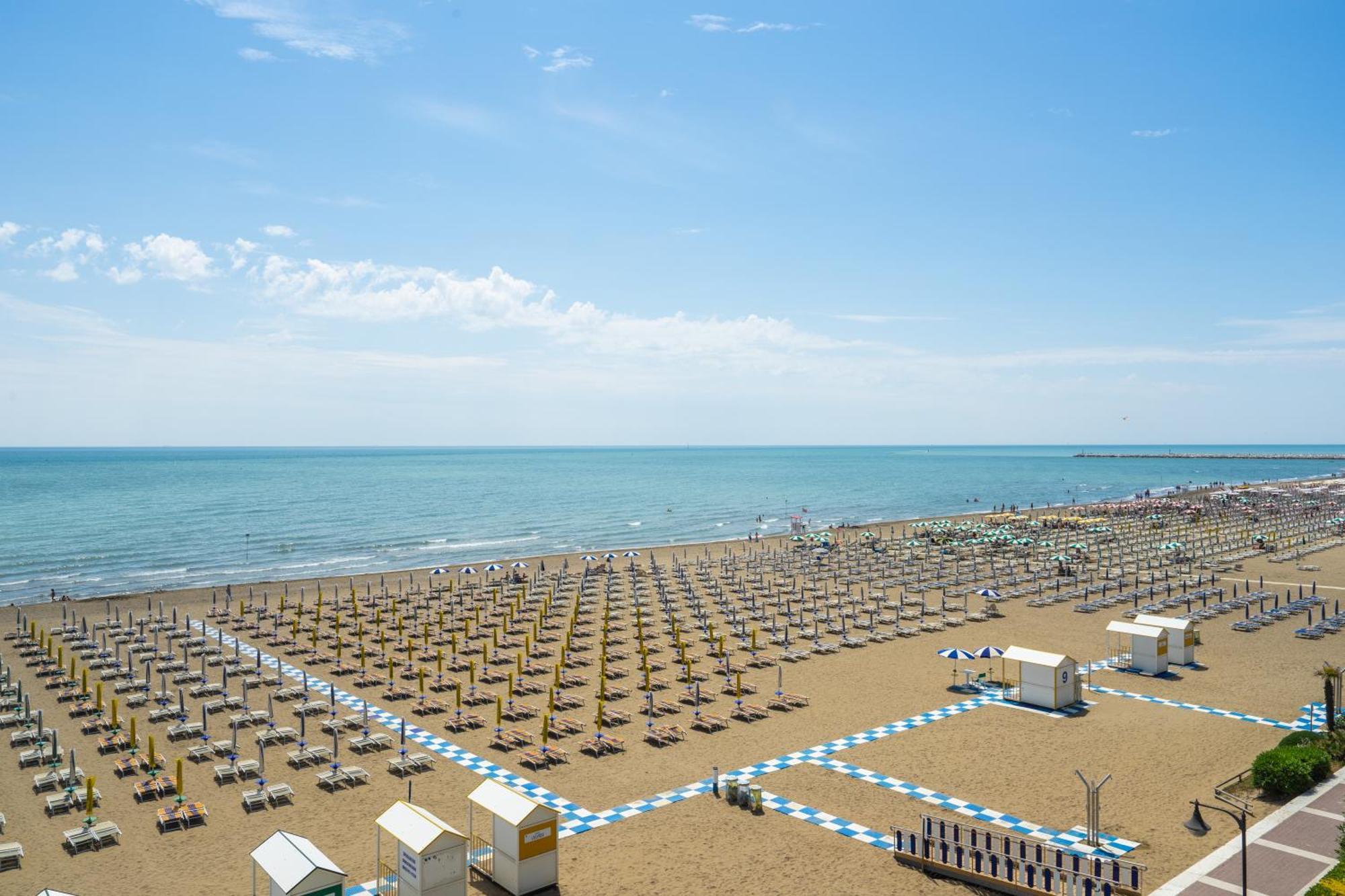 Hotel Montecarlo 3 Stelle Superior Caorle Extérieur photo
