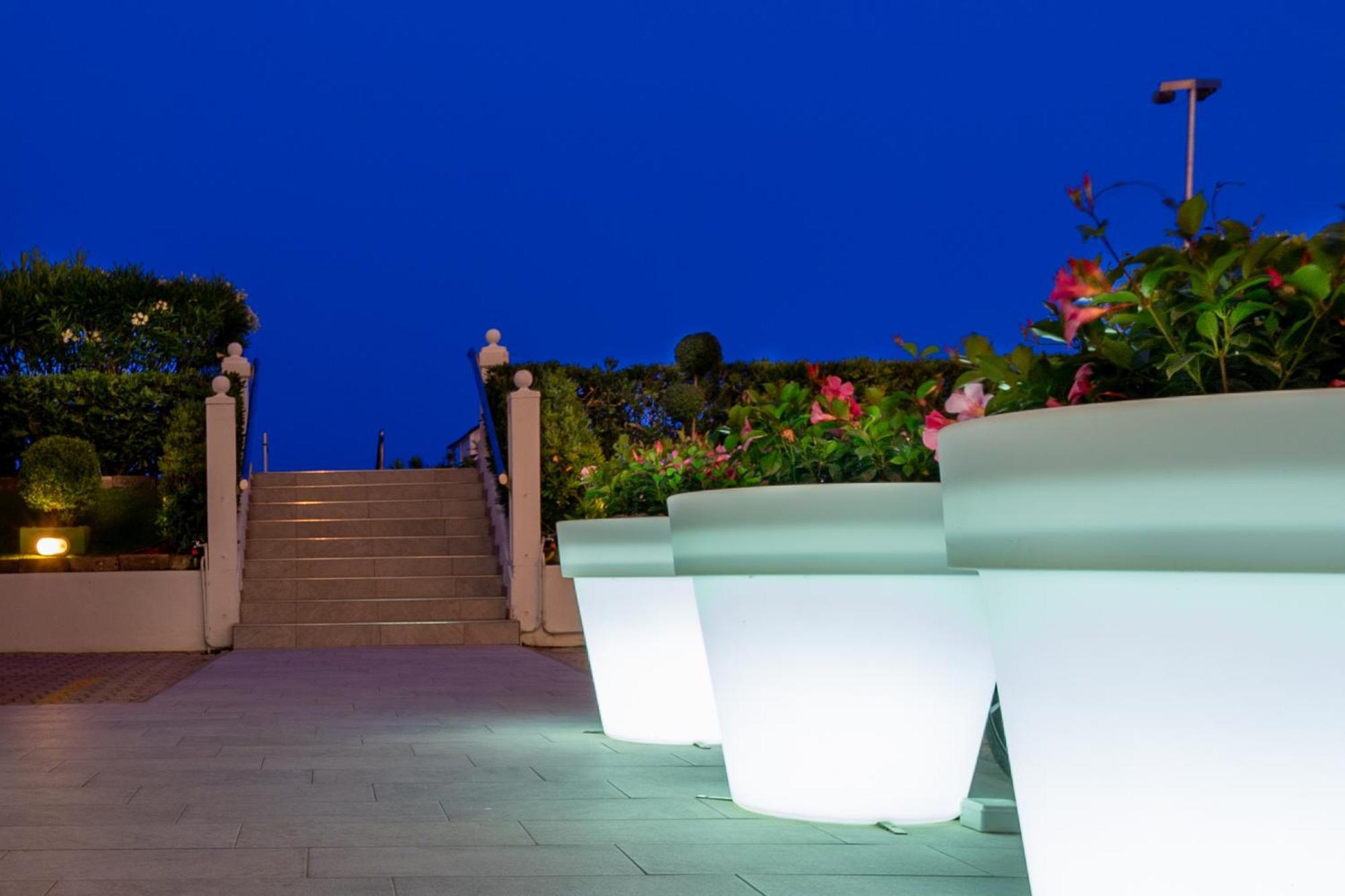 Hotel Montecarlo 3 Stelle Superior Caorle Extérieur photo