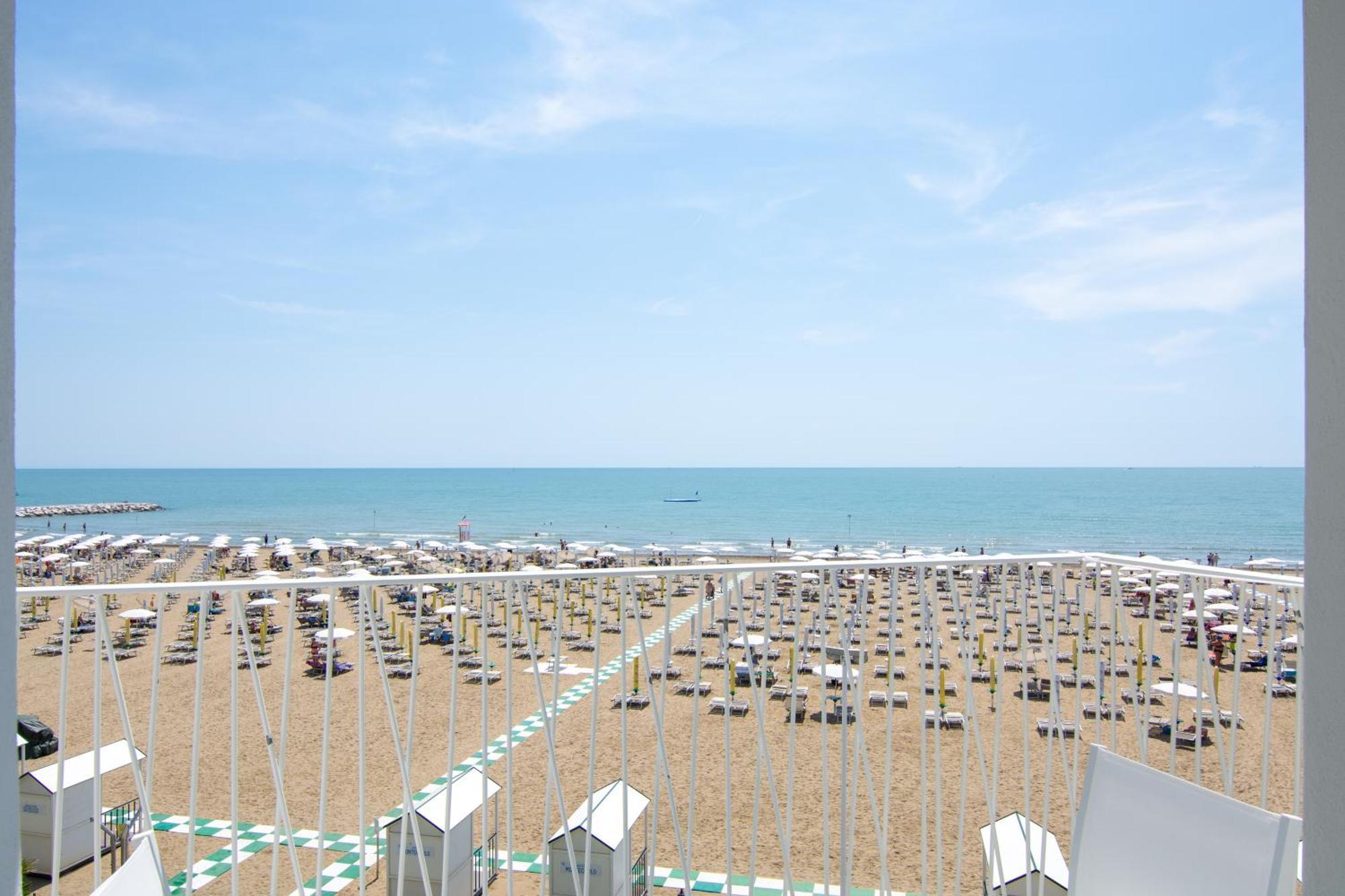 Hotel Montecarlo 3 Stelle Superior Caorle Extérieur photo