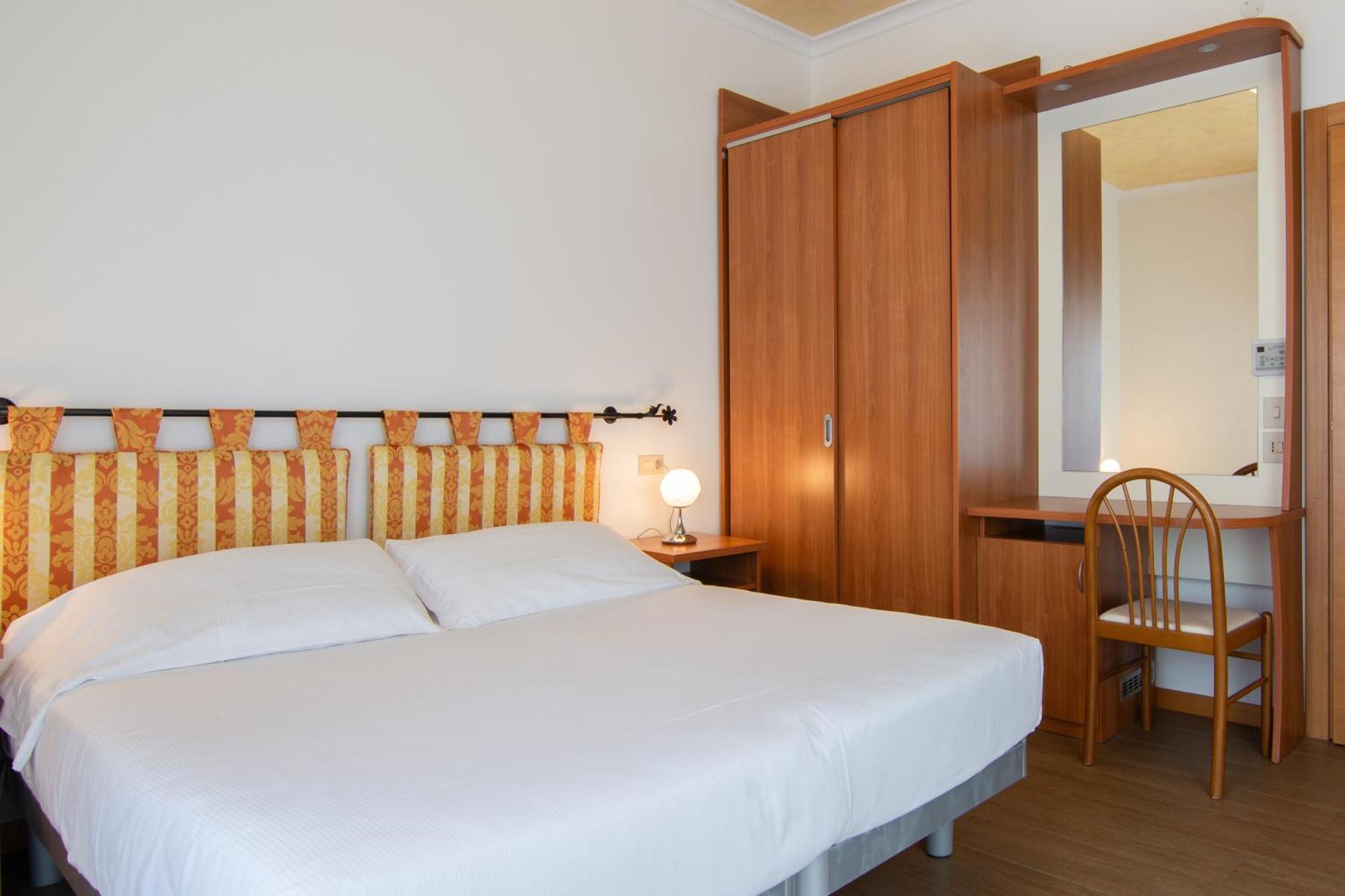 Hotel Montecarlo 3 Stelle Superior Caorle Extérieur photo