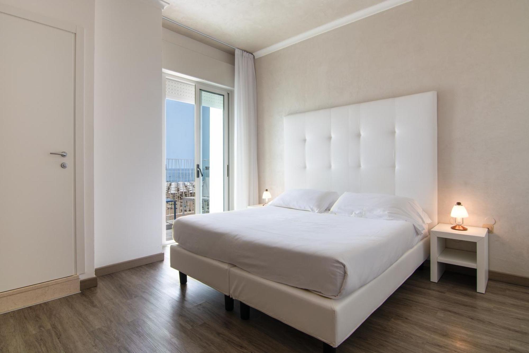 Hotel Montecarlo 3 Stelle Superior Caorle Extérieur photo