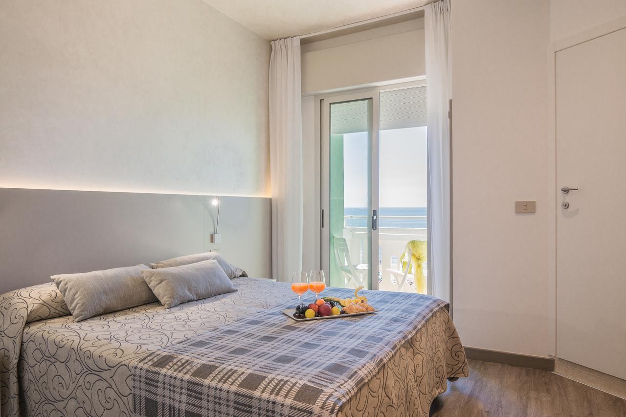 Hotel Montecarlo 3 Stelle Superior Caorle Extérieur photo